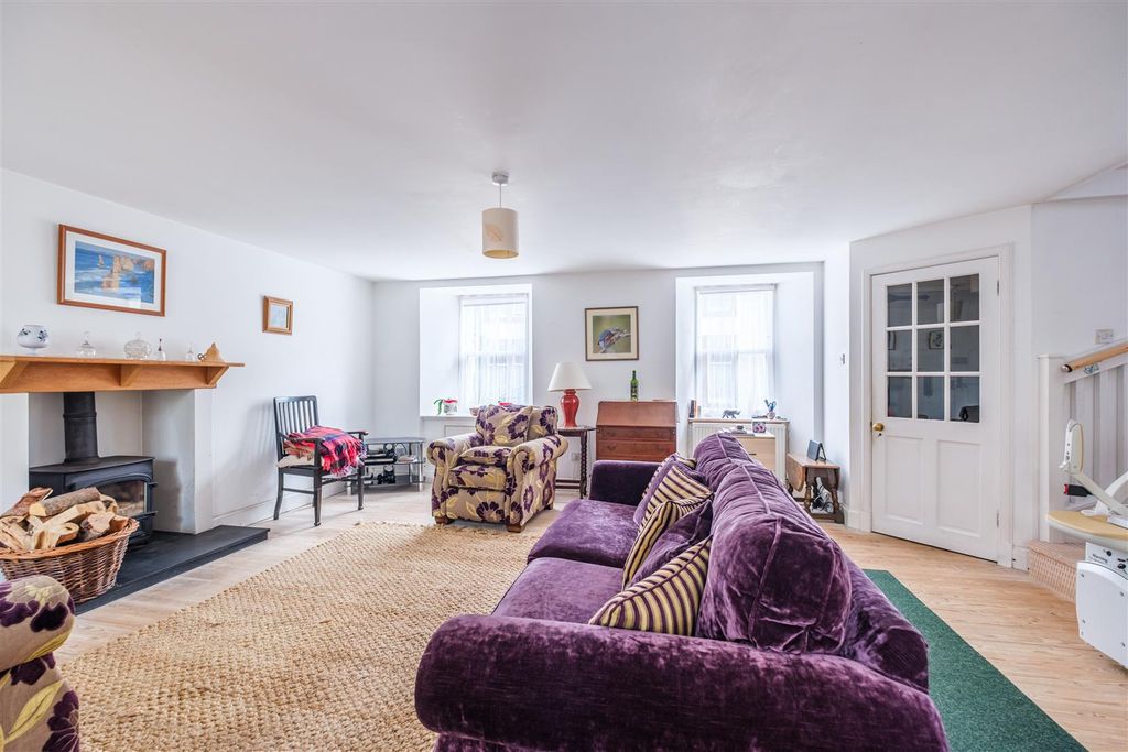 Property photo 3 of 28 Millar Street-14.Jpg