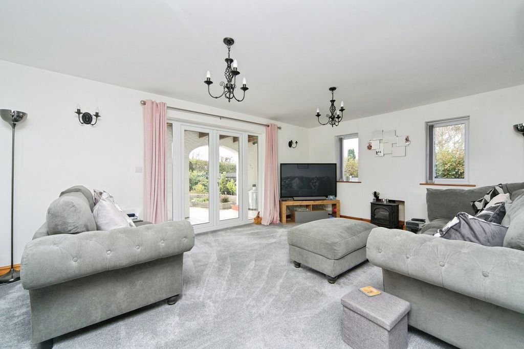 Property photo 3 of 28