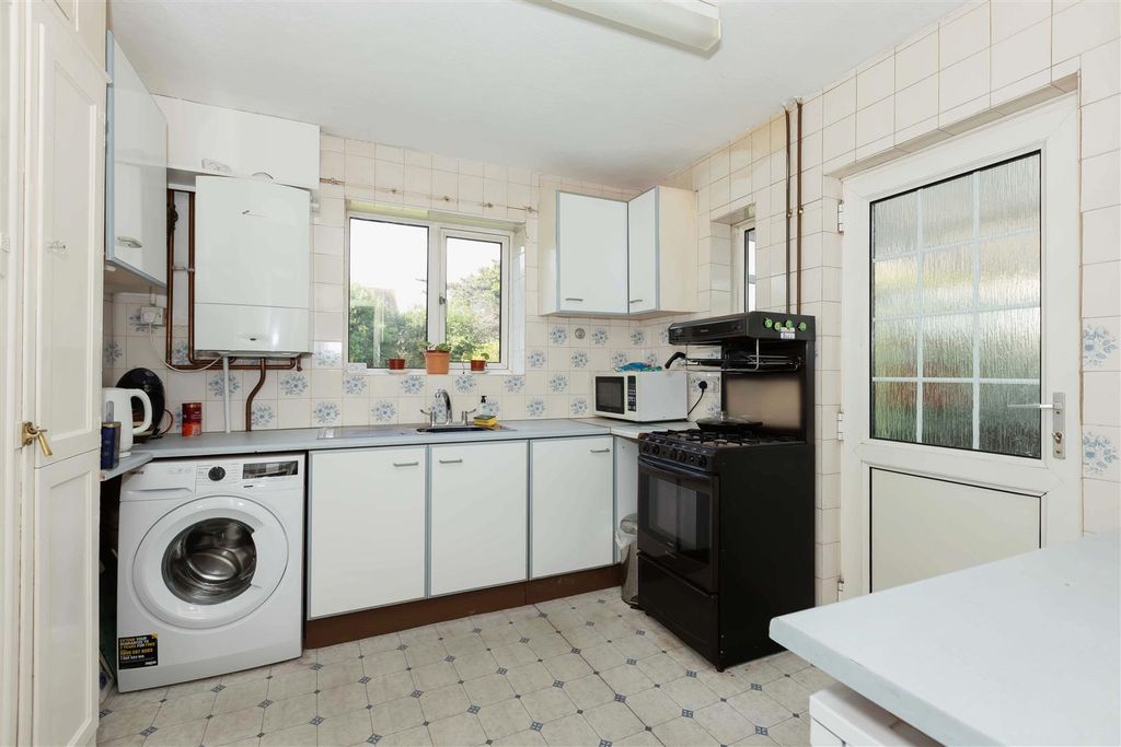 Property photo 2 of 17 Ringmer Rd_12.Jpg