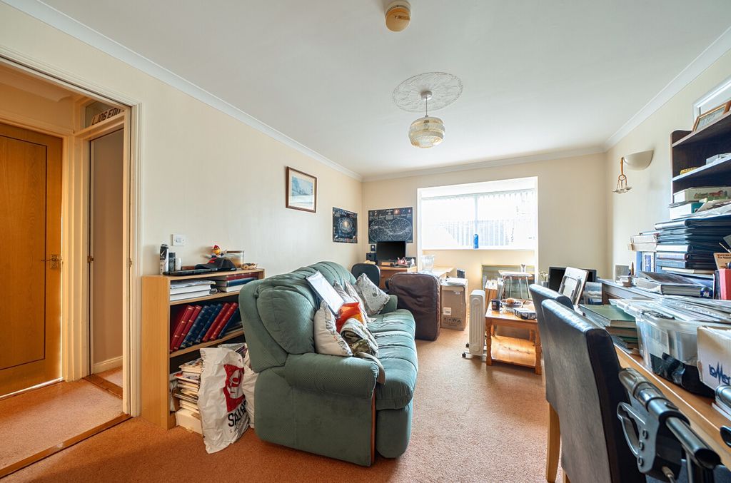 Property photo 2 of 8 2 - 1415920-9-69931cc...