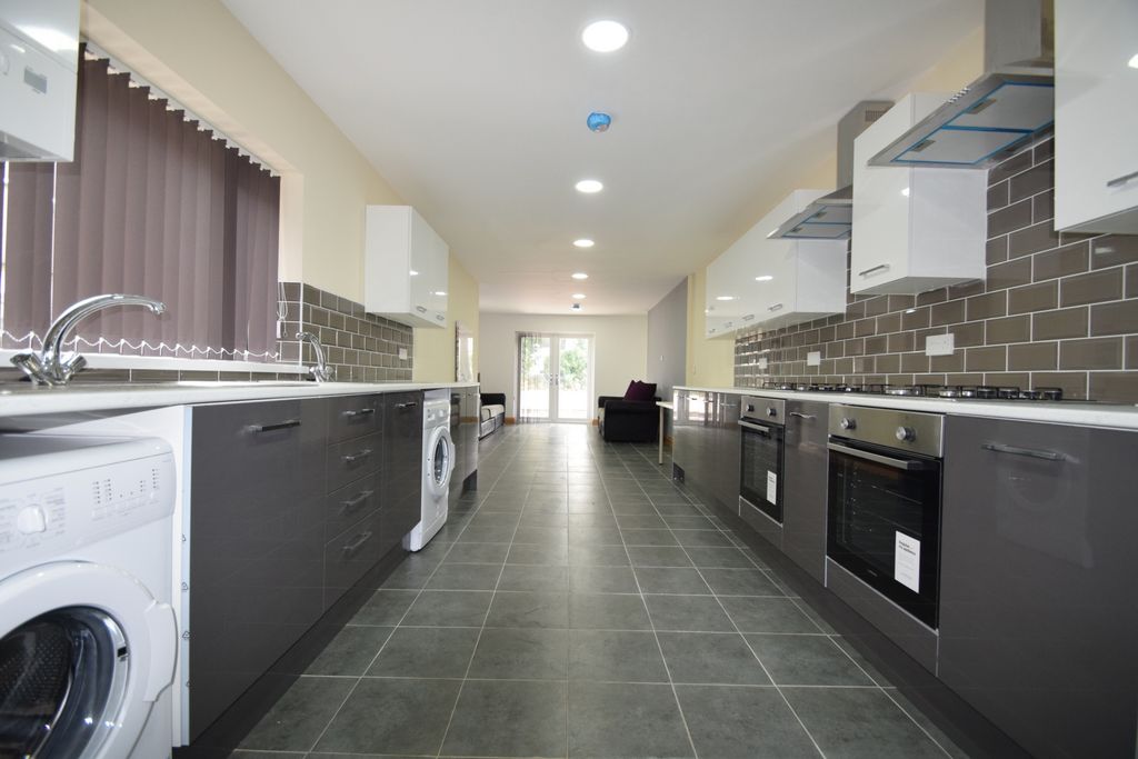 Property photo 1 of 16 Photo 2