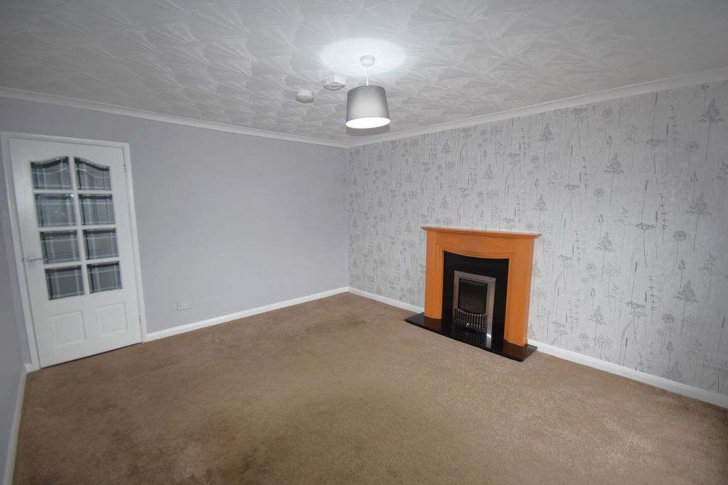 Property photo 2 of 11 Lounge