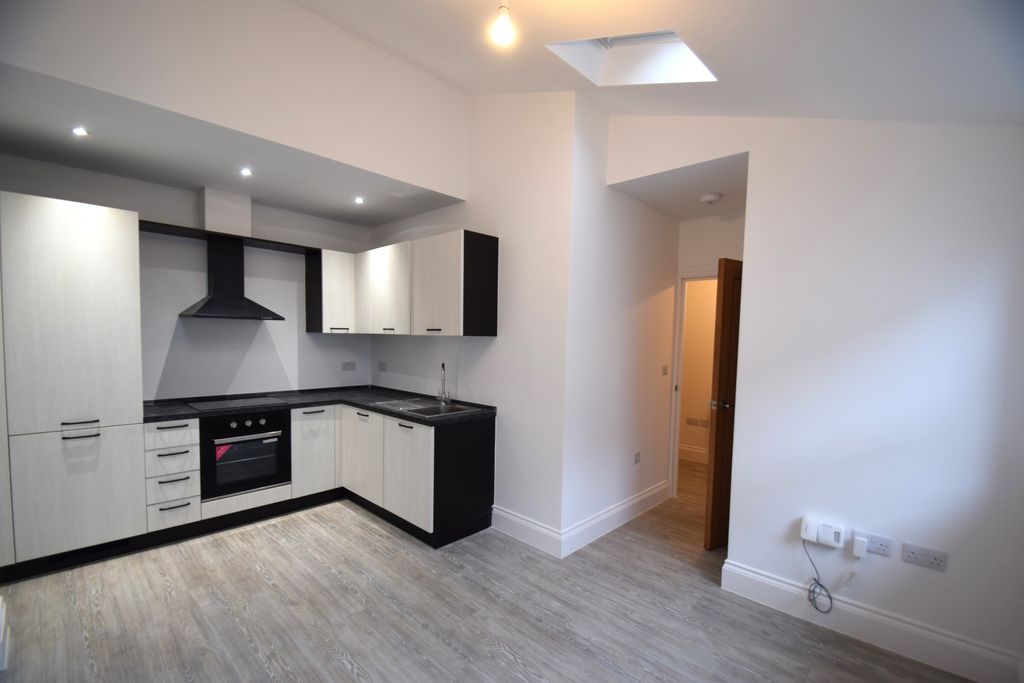 Property photo 3 of 11 Kitchen/Lounge