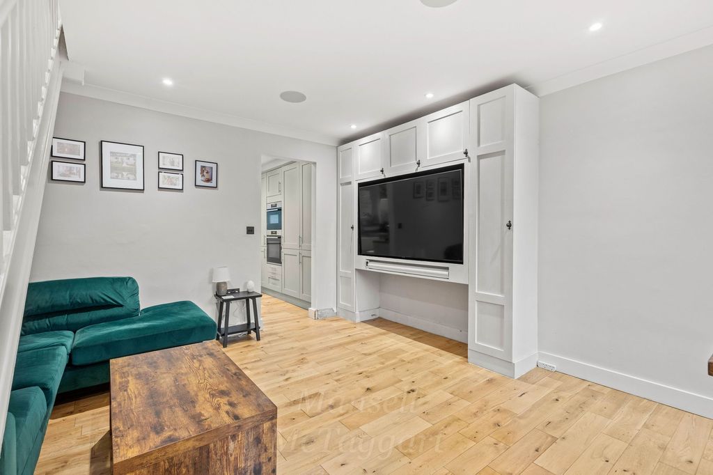 Property photo 3 of 17