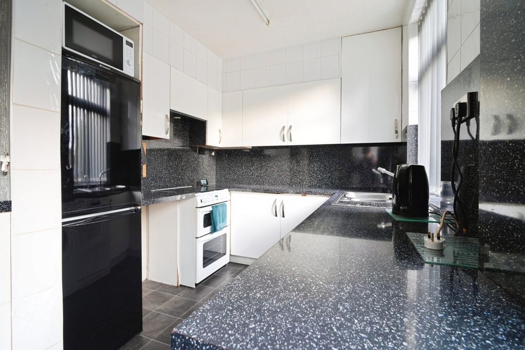 Property photo 3 of 15 Kitchen