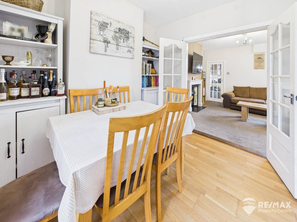 Property photo 2 of 18 Lounge Diner.Jpg