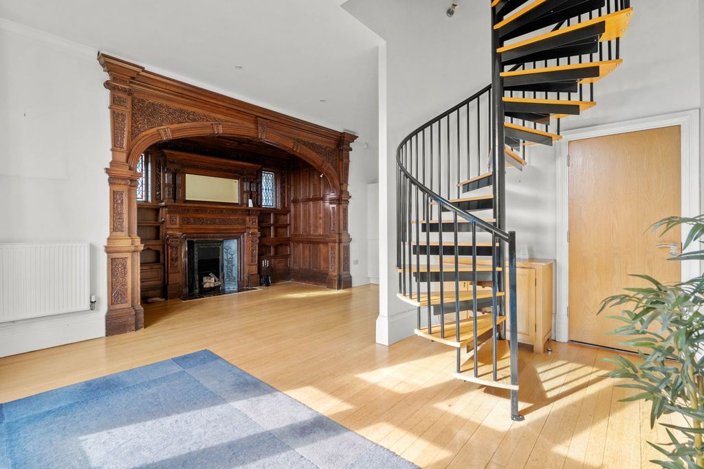 Property photo 3 of 14