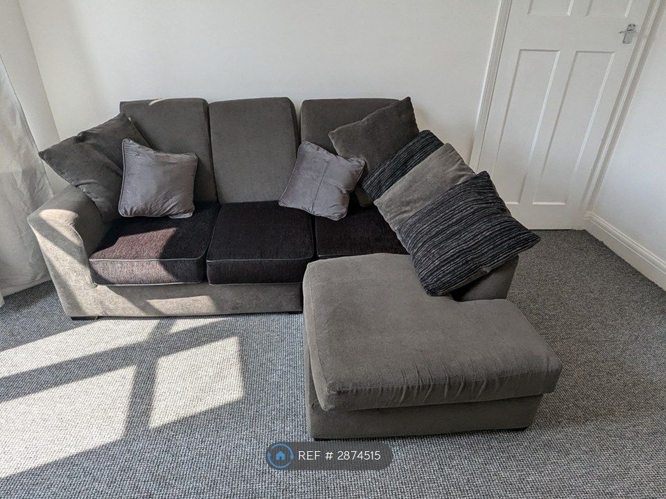 Property photo 2 of 12 Lounge