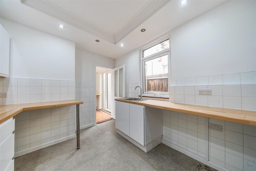Property photo 1 of 11 1-6A22F6c13E240-1473043-14-6A229d1Bcc077-1.Jpg