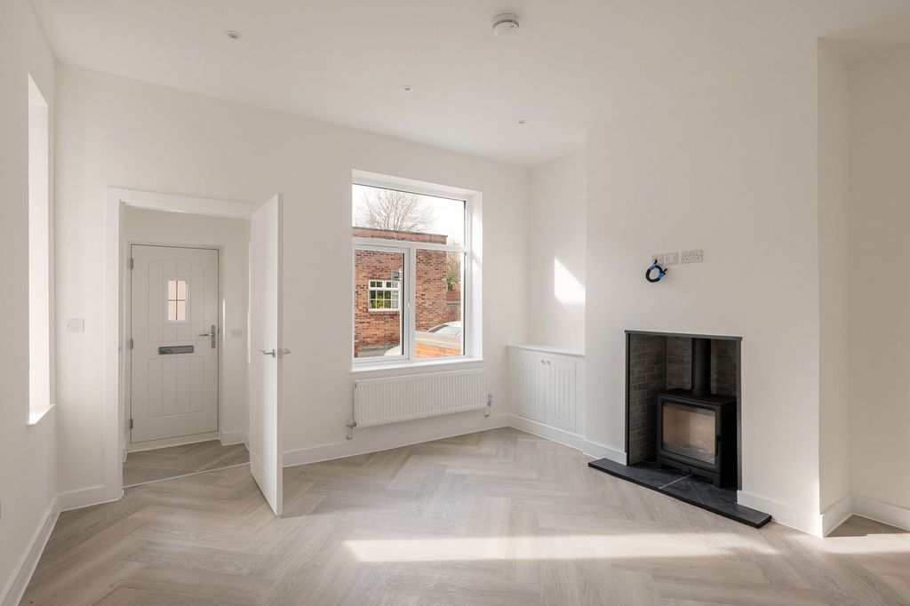 Property photo 2 of 24