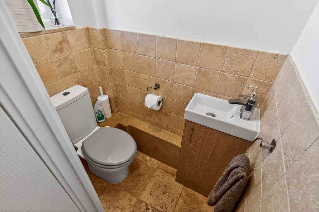 Property photo 3 of 20 Downstairs Cloakroom