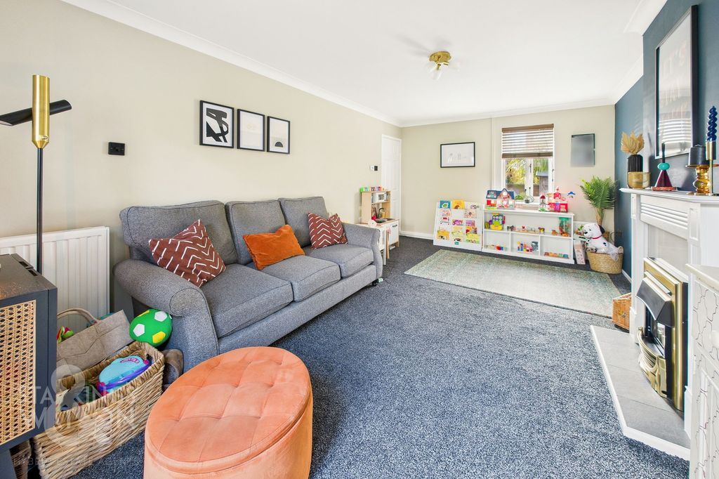 Property photo 2 of 23