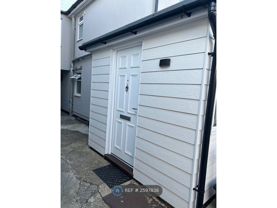 Property photo 3 of 24 Porch