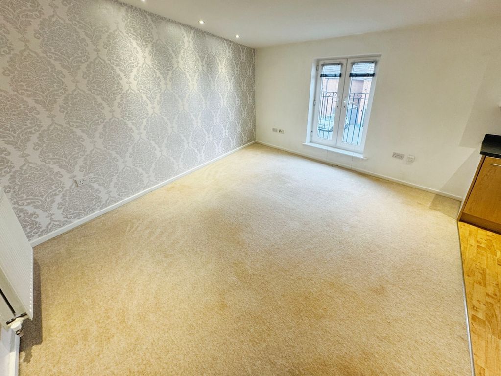 Property photo 3 of 9 Lounge/Kitchen