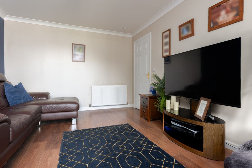Property photo 3 of 28