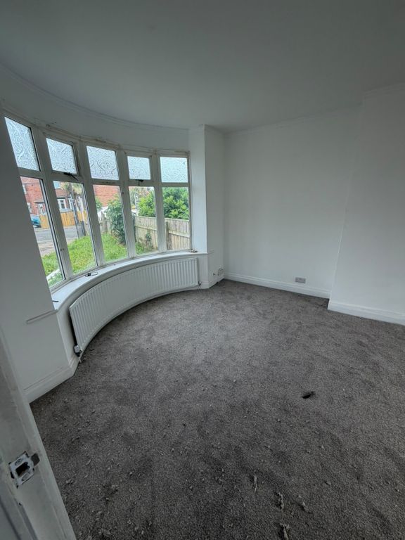 Property photo 1 of 6 3 Bed Semi Detached House To Let