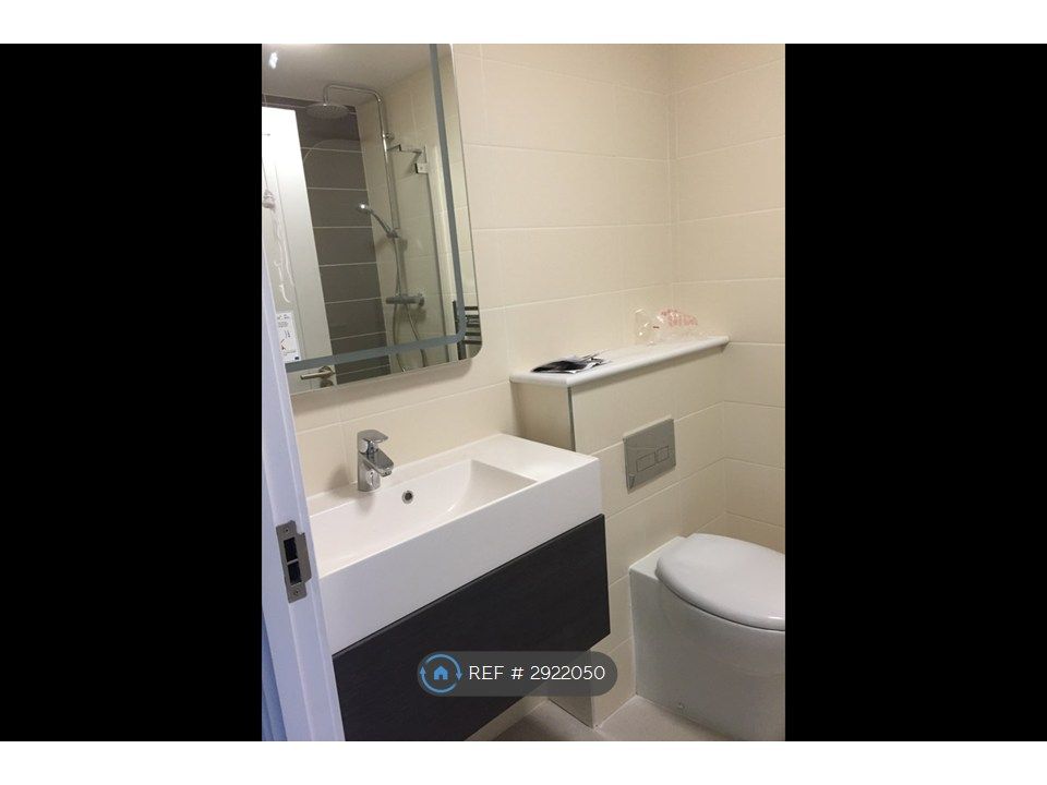 Property photo 2 of 9 Bathroom
