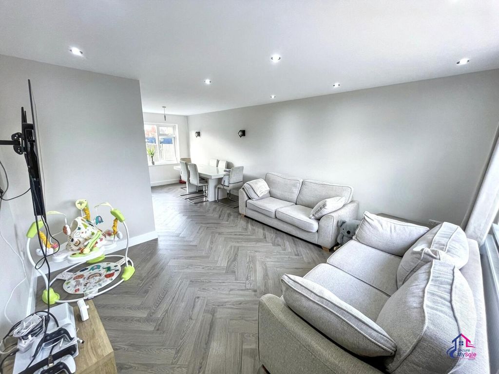 Property photo 2 of 14 Living Room