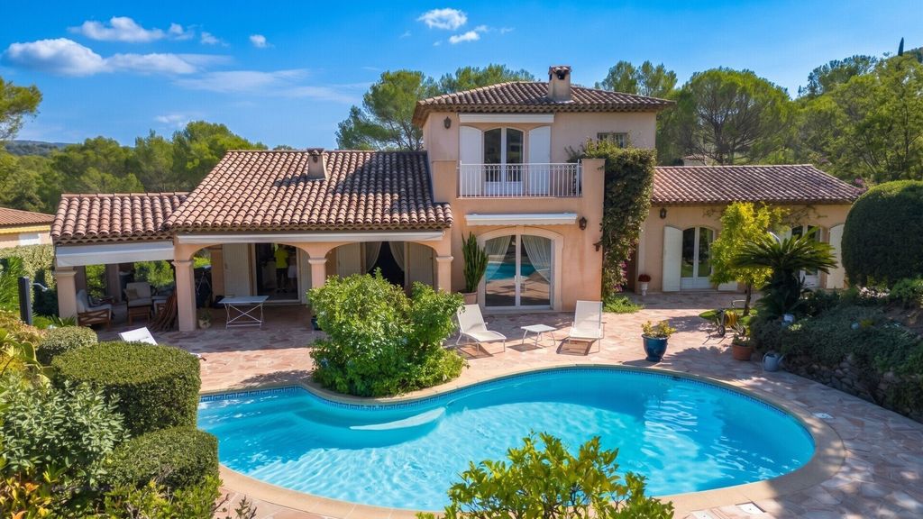 Property photo 1 of 16 Villa With 4 Bedrooms, 172 m², Valescure, Saint-Raphaël