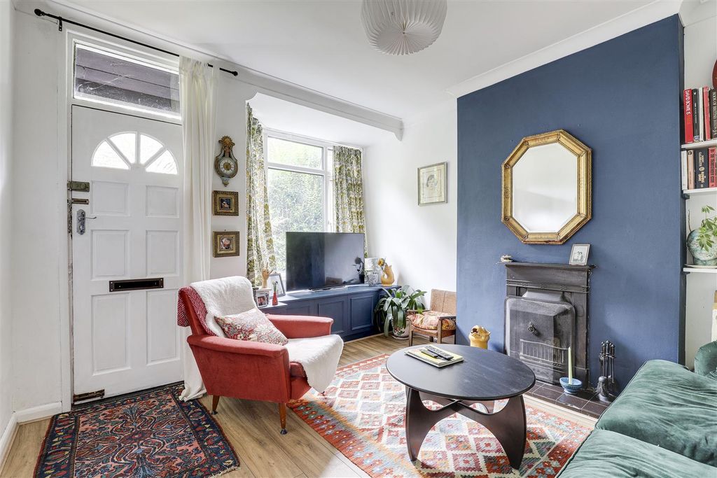 Property photo 2 of 14 10121.Jpg