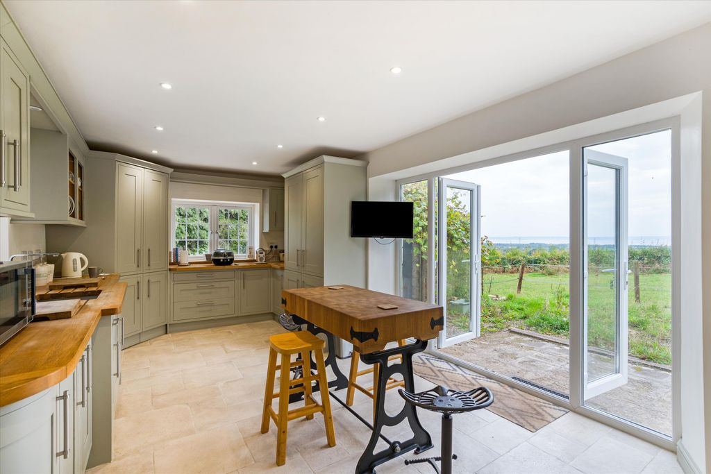 Property photo 3 of 23 Image