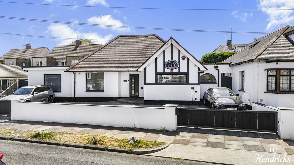 Property photo 2 of 28