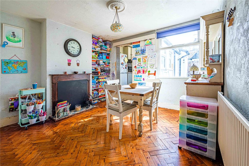 Property photo 2 of 17 Picture No. 14