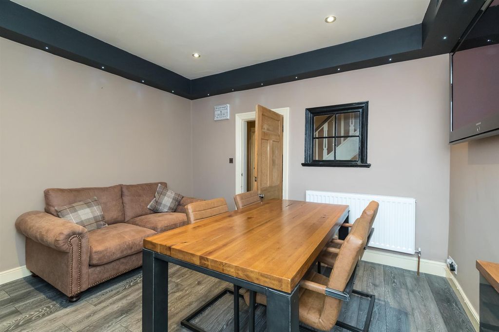 Property photo 3 of 10 Dining Room