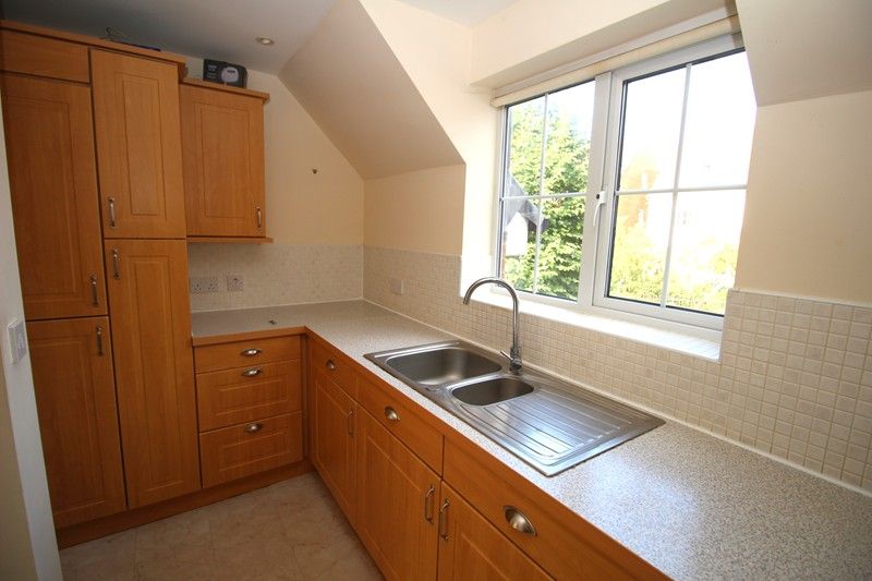Property photo 3 of 8 Kitchen
