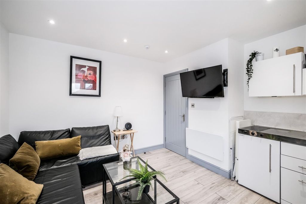 Property photo 3 of 17 St. Barnabas Apartments - Flat C-15.Jpg