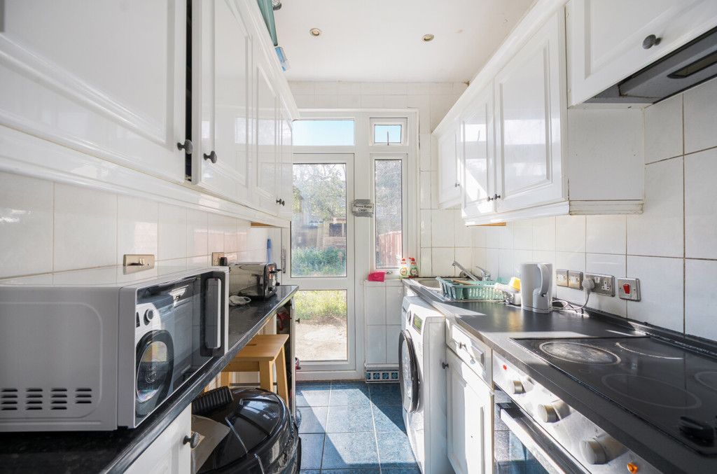 Property photo 3 of 12 Kitchen