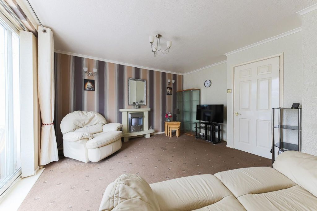 Property photo 2 of 18 Living Room