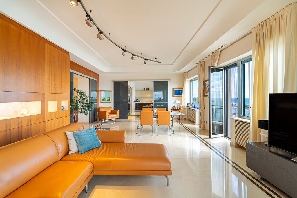 Property photo 1 of 40