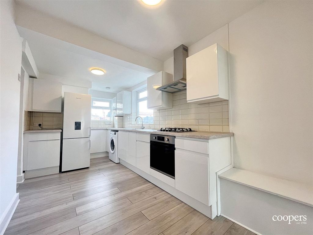 Property photo 3 of 11 Kitchen 2 (2).Jpg