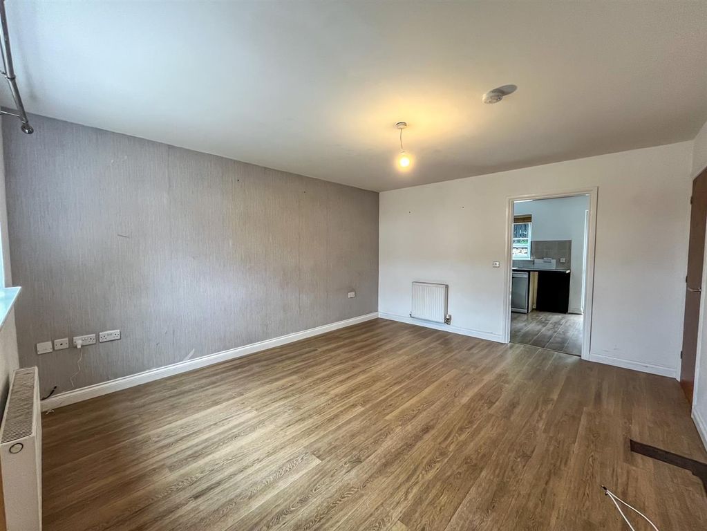 Property photo 3 of 11 Living Room