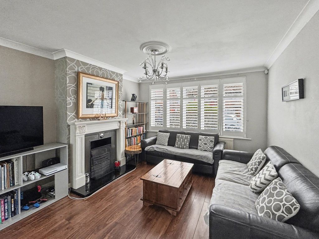 Property photo 2 of 27