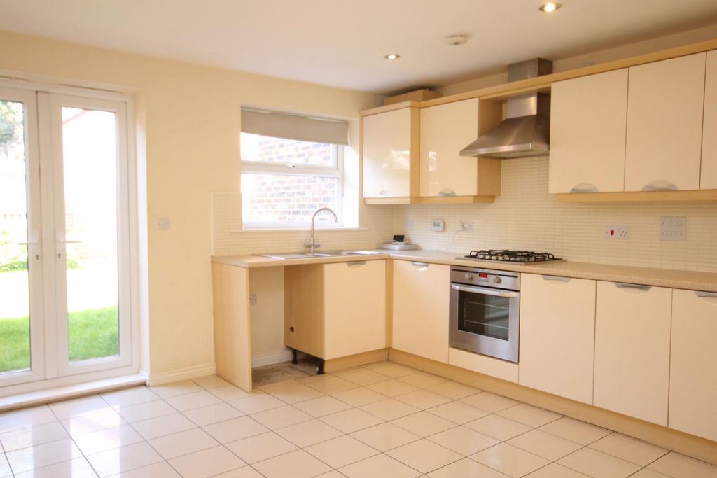 Property photo 2 of 15 Dining Kitchen