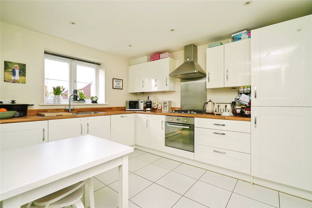 Property photo 2 of 12 Picture No. 16