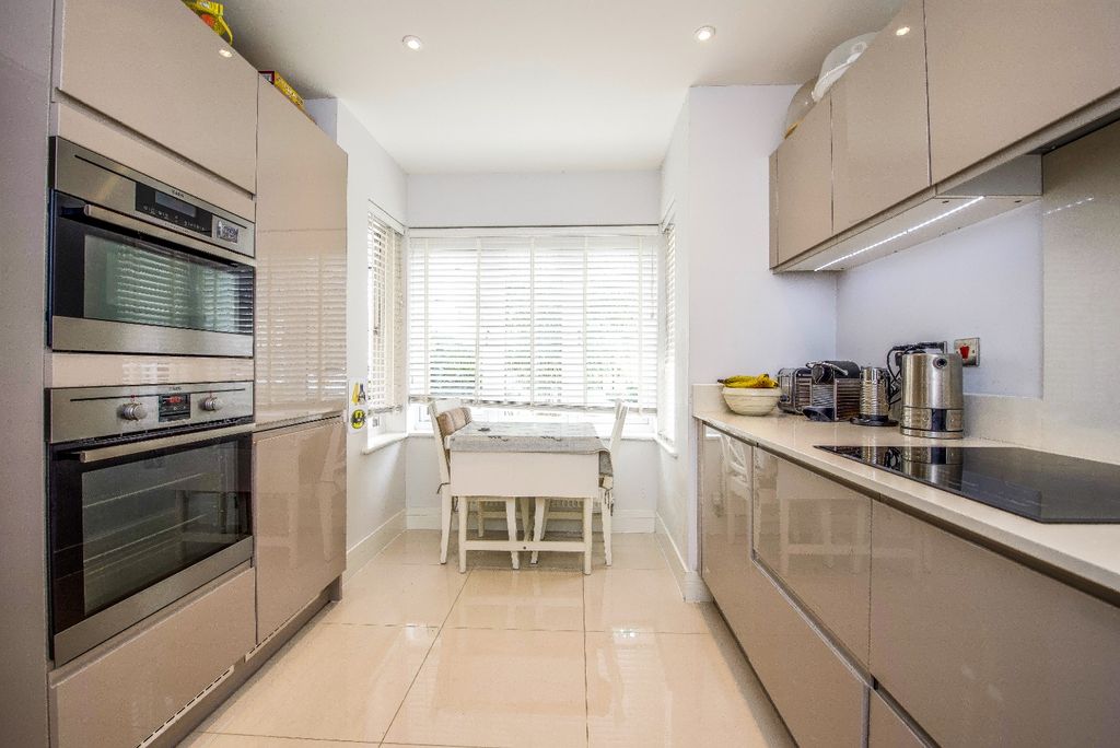 Property photo 3 of 11 4229384