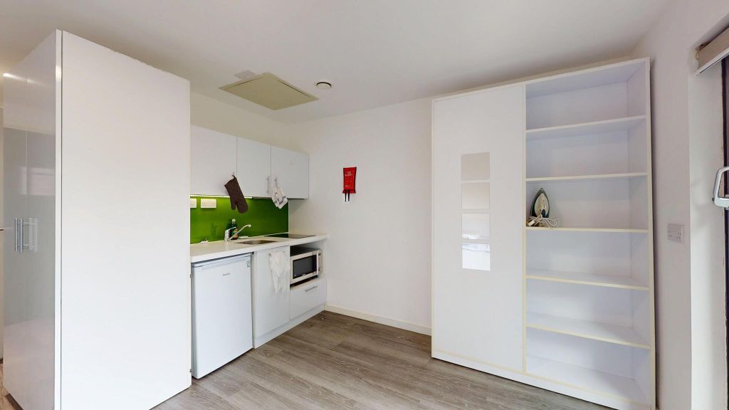 Property photo 2 of 19 Kitchen