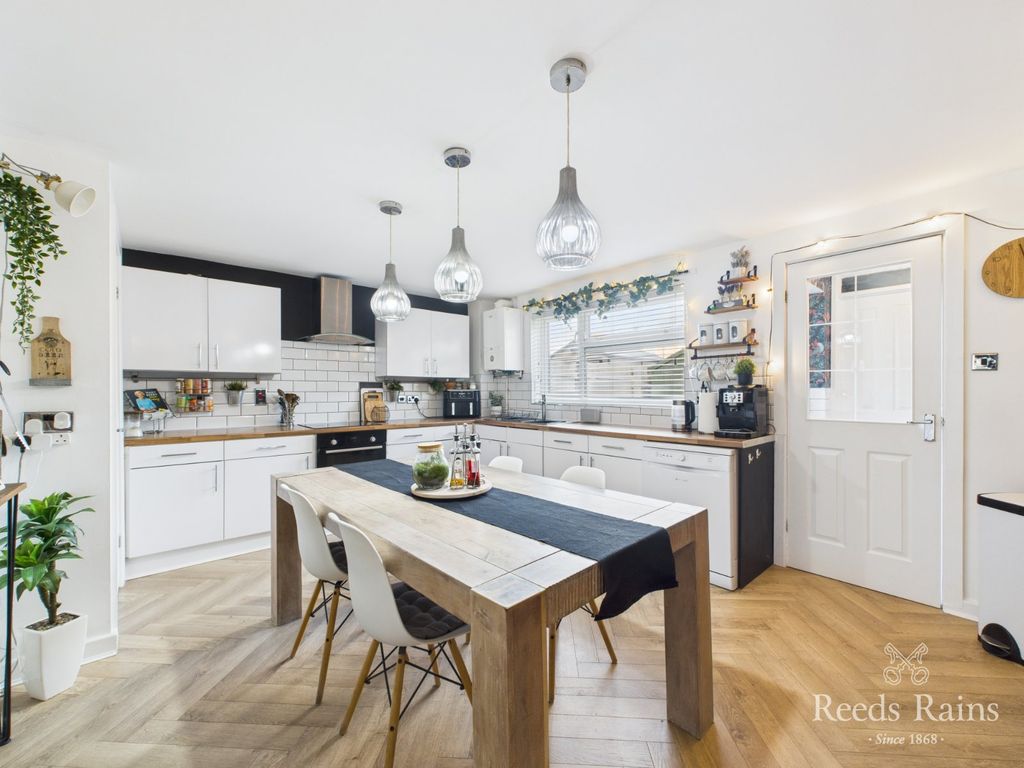 Property photo 2 of 20 Dining Kitchen