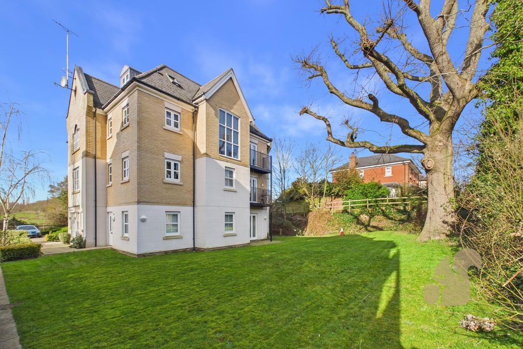 Property photo 1 of 11 Cam01659G0-Pr0752-Still016.Jpg