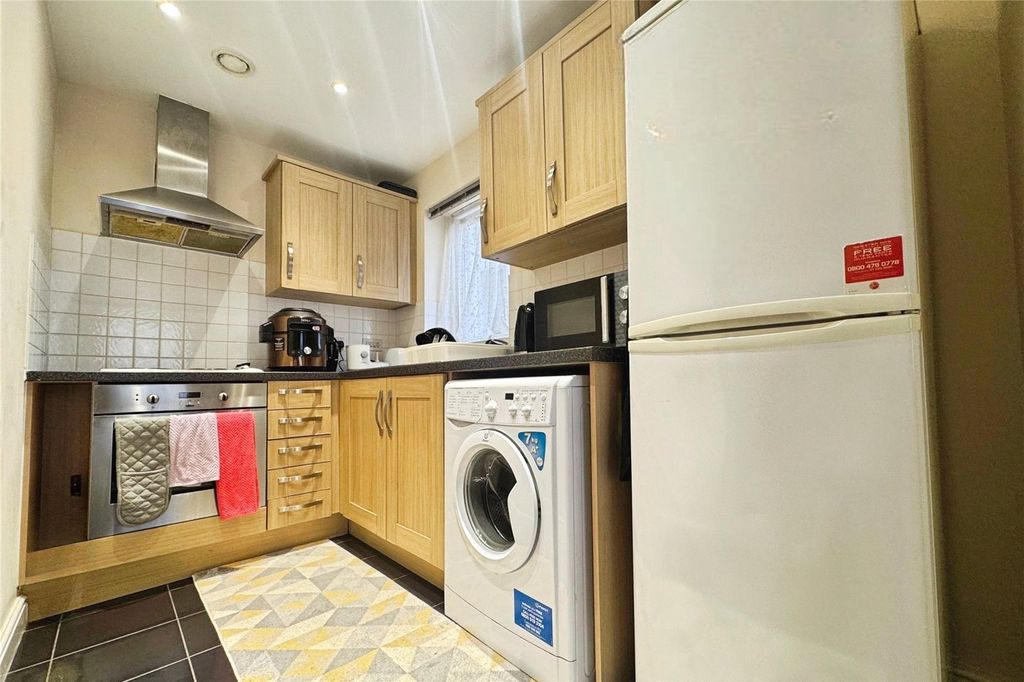 Property photo 2 of 6 Kitchen