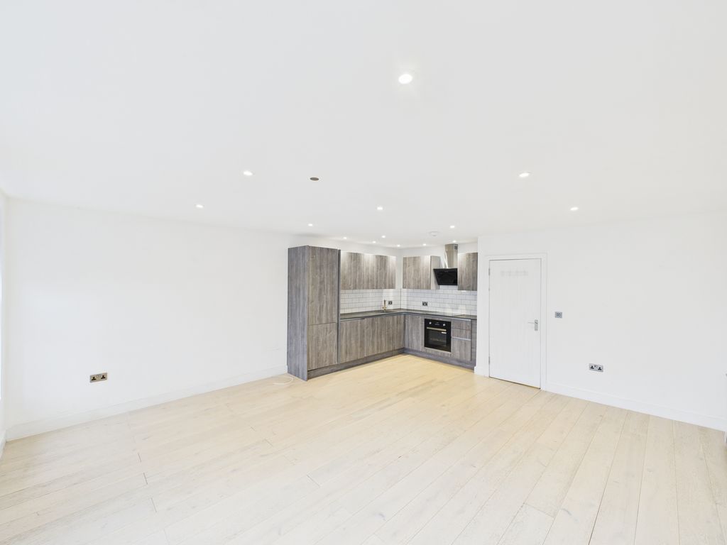 Property photo 1 of 4 Cam04693G0-Pr0037-Still010