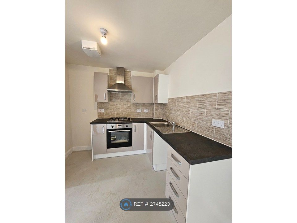 Property photo 3 of 10 Kitchen Area