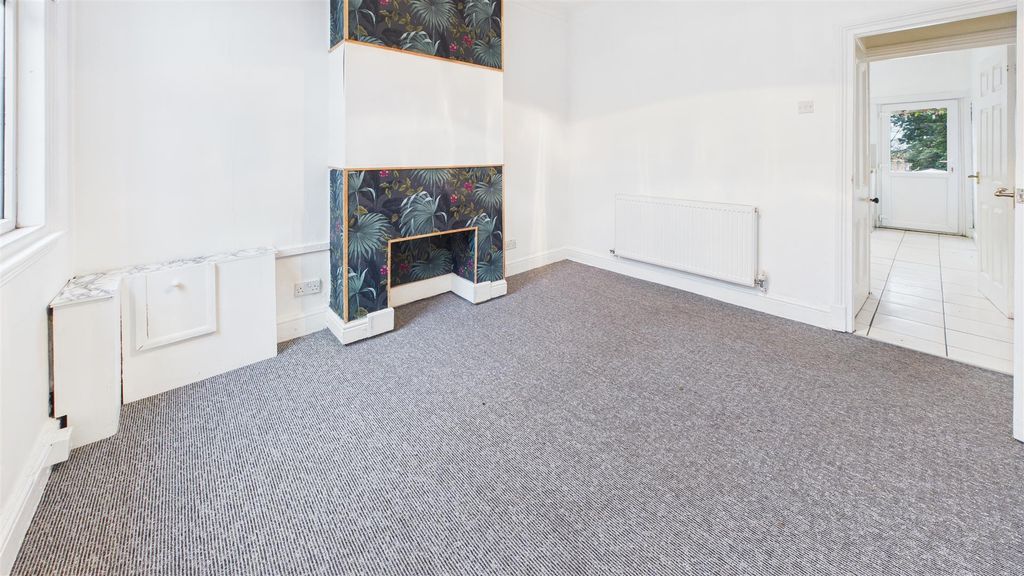 Property photo 2 of 10 Lounge.Jpg