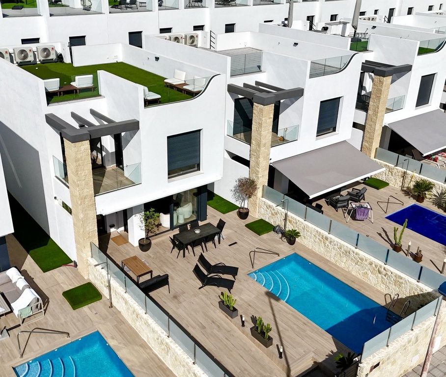 Property photo 2 of 31