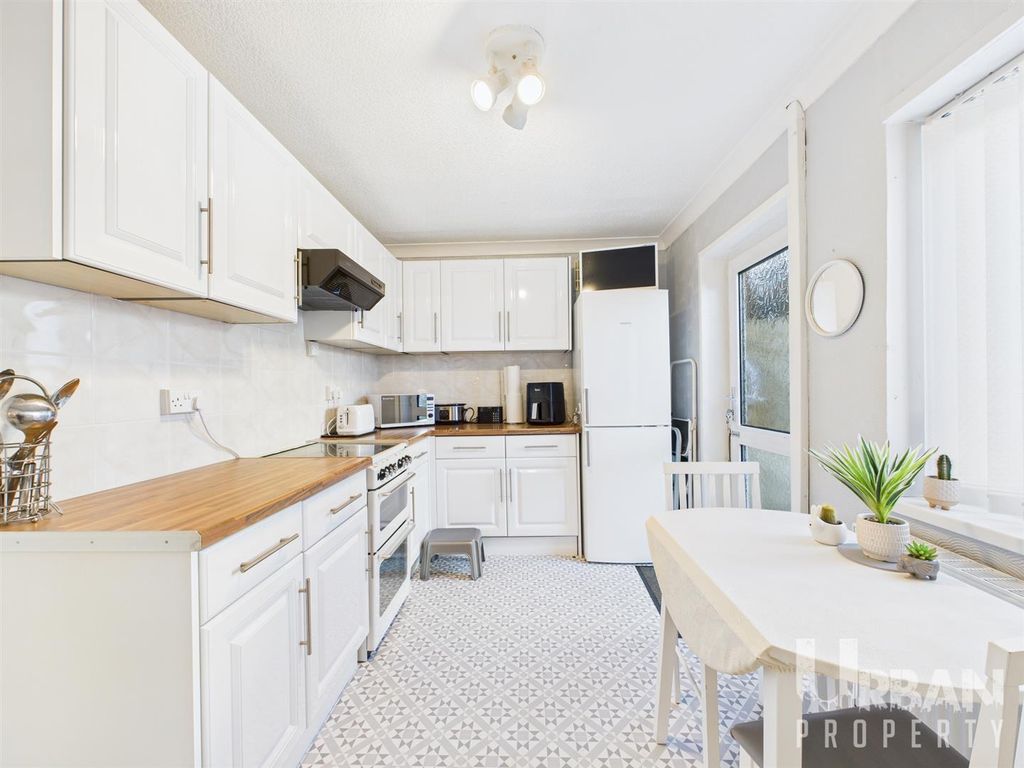 Property photo 3 of 11 Cam03038G0-Pr0207-Still007.Jpg