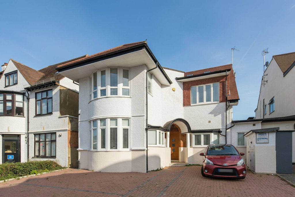 Property photo 1 of 8