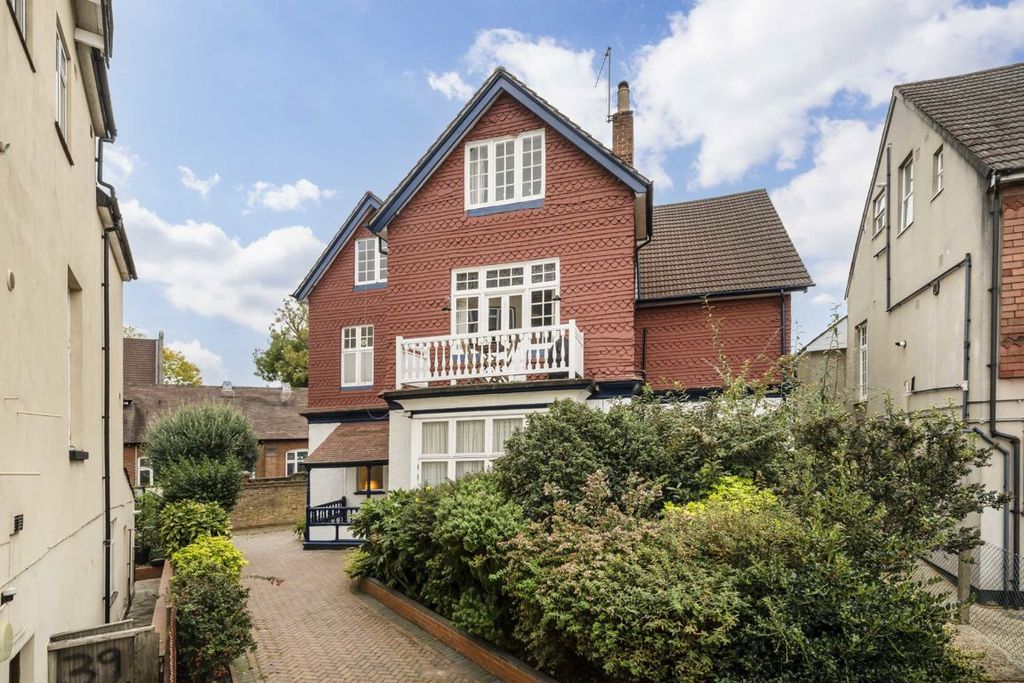 Property photo 1 of 8